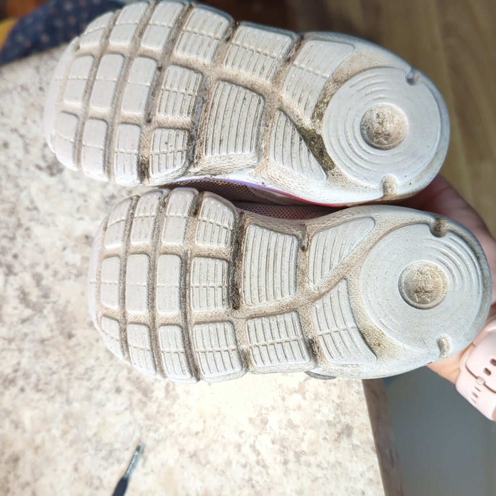 Under Armour Toddler's tennis shoes. - Picture 3 of 3